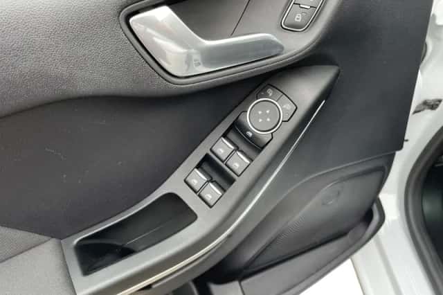 Ford Fiesta (2021) thumbnail 28