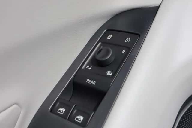 Ford Explorer (2026) thumbnail 12