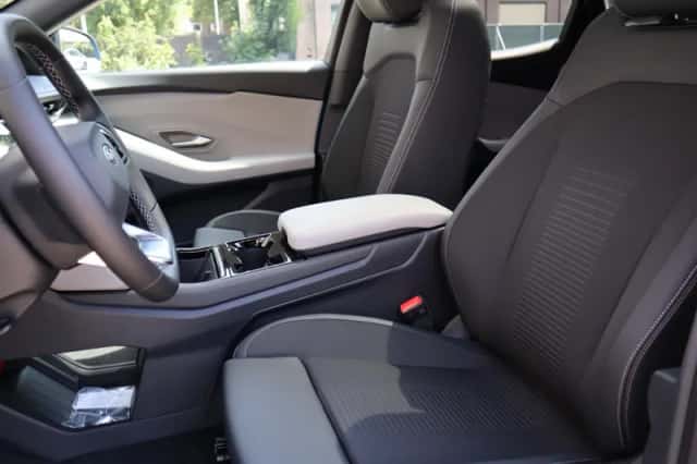 Ford Explorer (2026) thumbnail 15