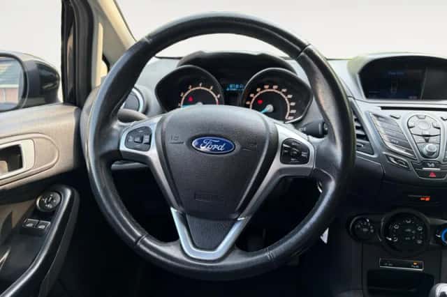 Ford Fiesta (2016) thumbnail 12