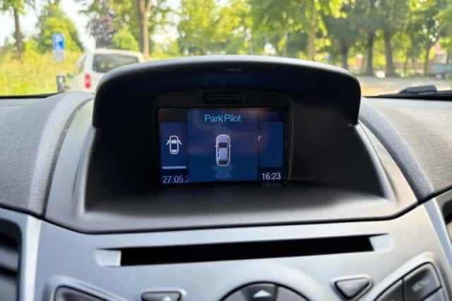 Ford Fiesta (2016) thumbnail 15