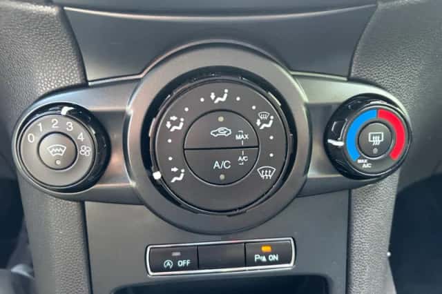 Ford Fiesta (2016) thumbnail 23
