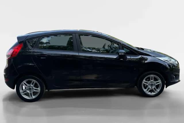 Ford Fiesta (2016) thumbnail 4