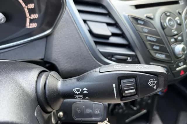 Ford Fiesta (2016) thumbnail 9