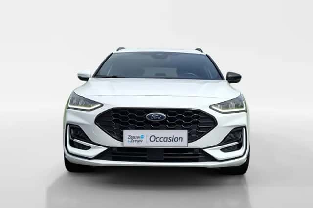 Ford Focus (2023) thumbnail 3