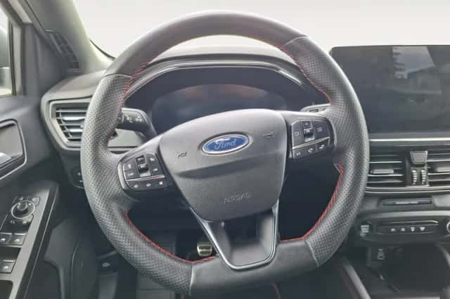 Ford Focus (2023) thumbnail 25
