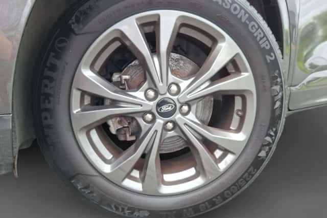 Ford Kuga (2023) thumbnail 2