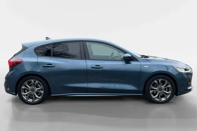 Ford Focus (2023) thumbnail 2