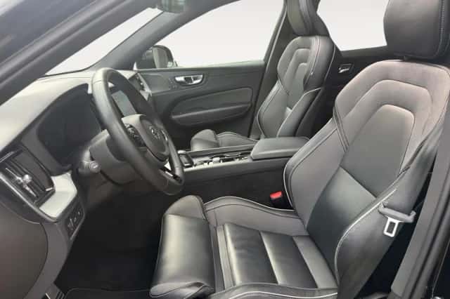 Volvo XC60 (2021) thumbnail 10