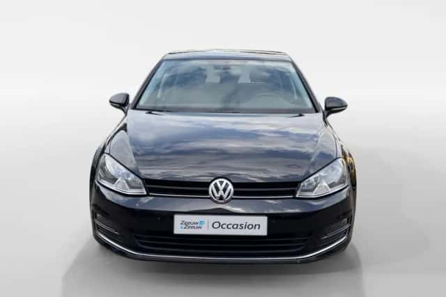 Volkswagen Golf (2016) thumbnail 2
