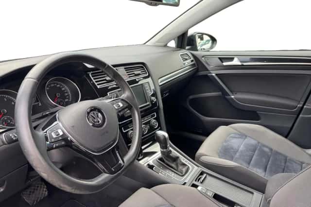 Volkswagen Golf (2016) thumbnail 11