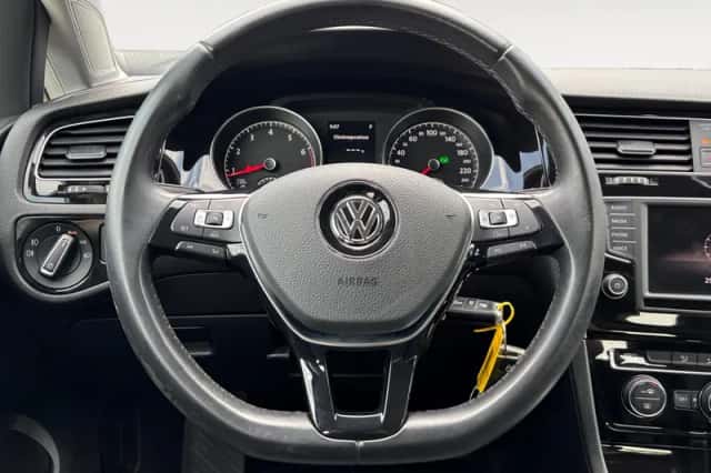 Volkswagen Golf (2016) thumbnail 12