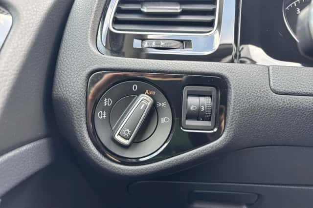 Volkswagen Golf (2016) thumbnail 18