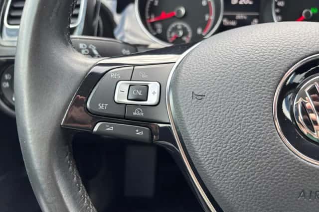 Volkswagen Golf (2016) thumbnail 24