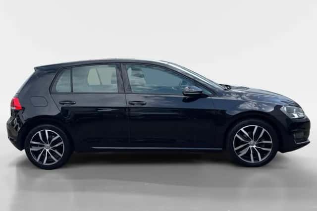 Volkswagen Golf (2016) thumbnail 4