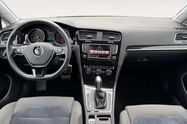 Volkswagen Golf (2016) thumbnail 10