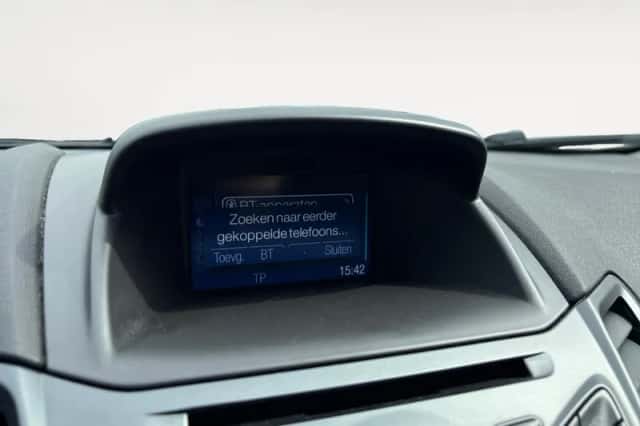 Ford Fiesta (2016) thumbnail 21