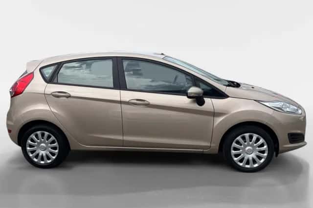 Ford Fiesta (2016) thumbnail 5
