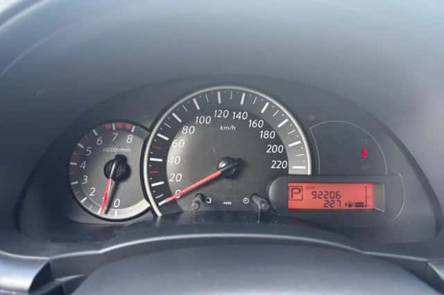 Nissan Micra (2011) thumbnail 18
