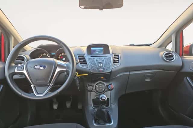 Ford Fiesta (2015) thumbnail 12