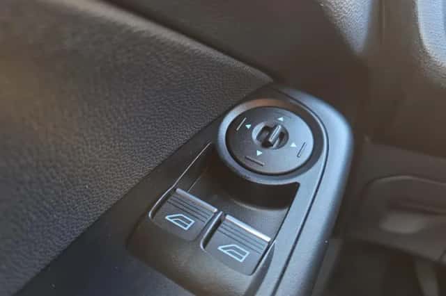 Ford Fiesta (2015) thumbnail 20