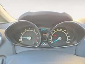 Ford Fiesta (2015) thumbnail 25