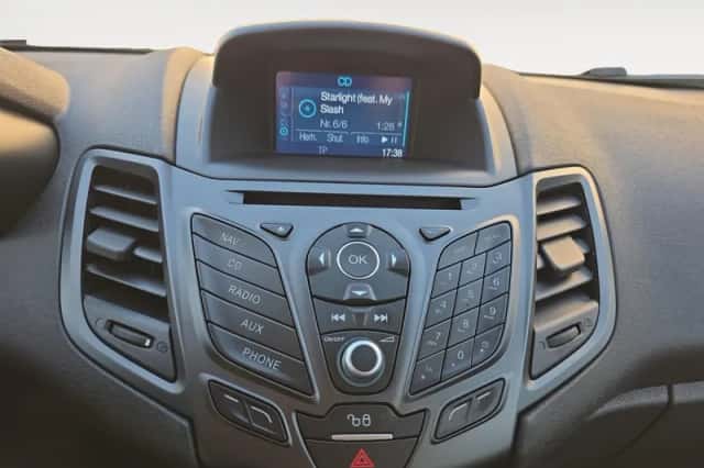 Ford Fiesta (2015) thumbnail 26