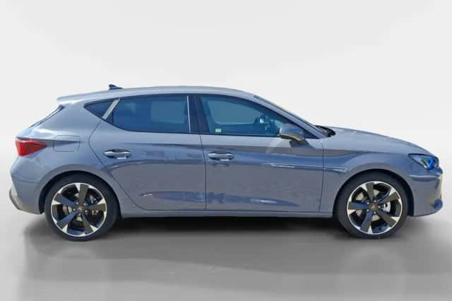 CUPRA Leon (2025) thumbnail 4