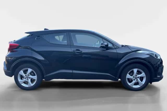 Toyota C-HR (2017) thumbnail 4