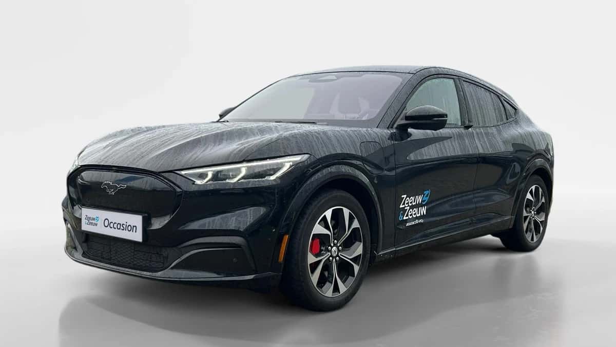 Ford Mustang Mach-E (2022) — foto 1