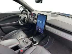 Ford Mustang Mach-E (2022) thumbnail 9