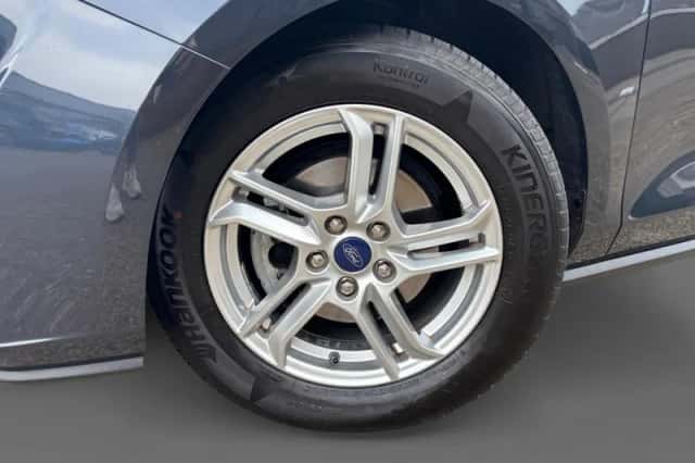 Ford Focus (2021) thumbnail 2