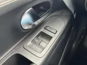 Volkswagen Up! (2016) thumbnail 14