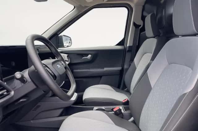 Ford E-Transit Courier (2026) thumbnail 13