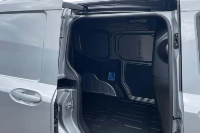 Ford E-Transit Courier (2026) thumbnail 6