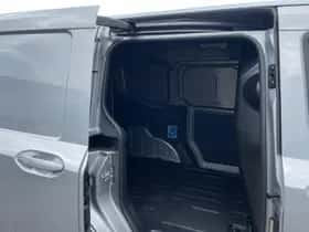 Ford E-Transit Courier (2026) thumbnail 6