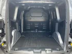 Ford E-Transit Courier (2026) thumbnail 9