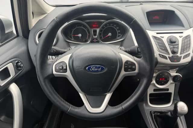 Ford Fiesta (2012) thumbnail 11