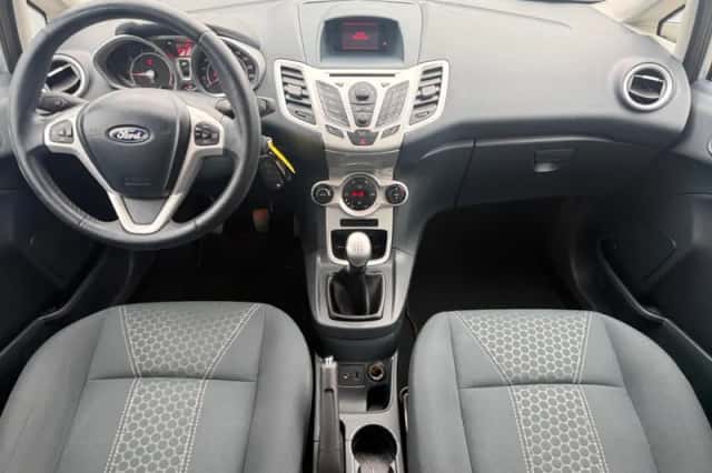 Ford Fiesta (2012) thumbnail 12