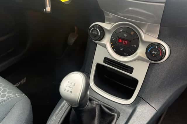 Ford Fiesta (2012) thumbnail 14