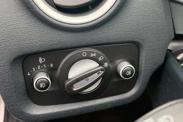 Ford Fiesta (2012) thumbnail 15