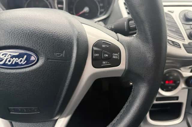 Ford Fiesta (2012) thumbnail 18
