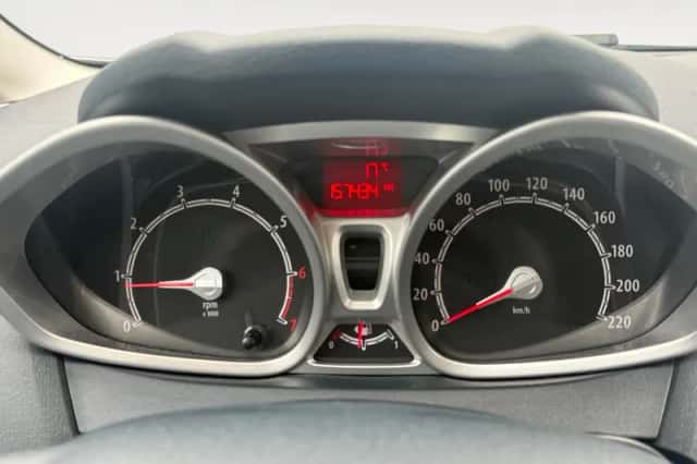 Ford Fiesta (2012) thumbnail 19