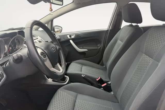 Ford Fiesta (2012) thumbnail 24
