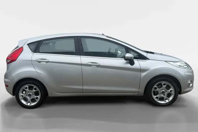 Ford Fiesta (2012) thumbnail 4
