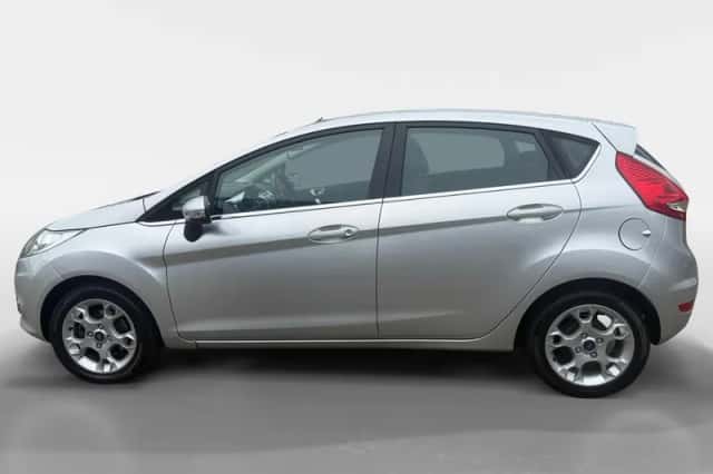 Ford Fiesta (2012) thumbnail 8
