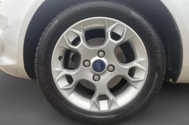Ford Fiesta (2012) thumbnail 9
