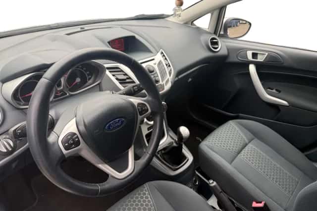 Ford Fiesta (2012) thumbnail 10