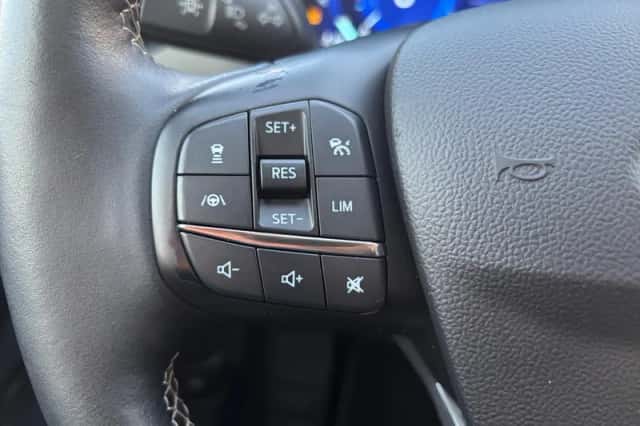 Ford Kuga (2022) thumbnail 24