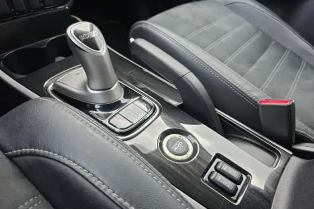 Mitsubishi Outlander (2015) thumbnail 14